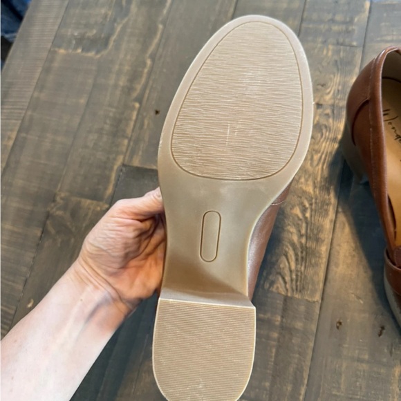 Quality great-looking professional loafers. Marked sz 9 but fit more like an 8.5 - Picture 2 of 4